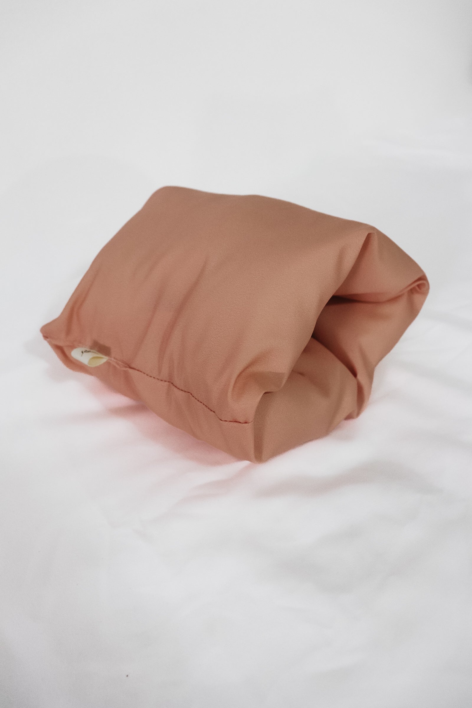 Ribbon Wipeable Cradle Arm Pillow
