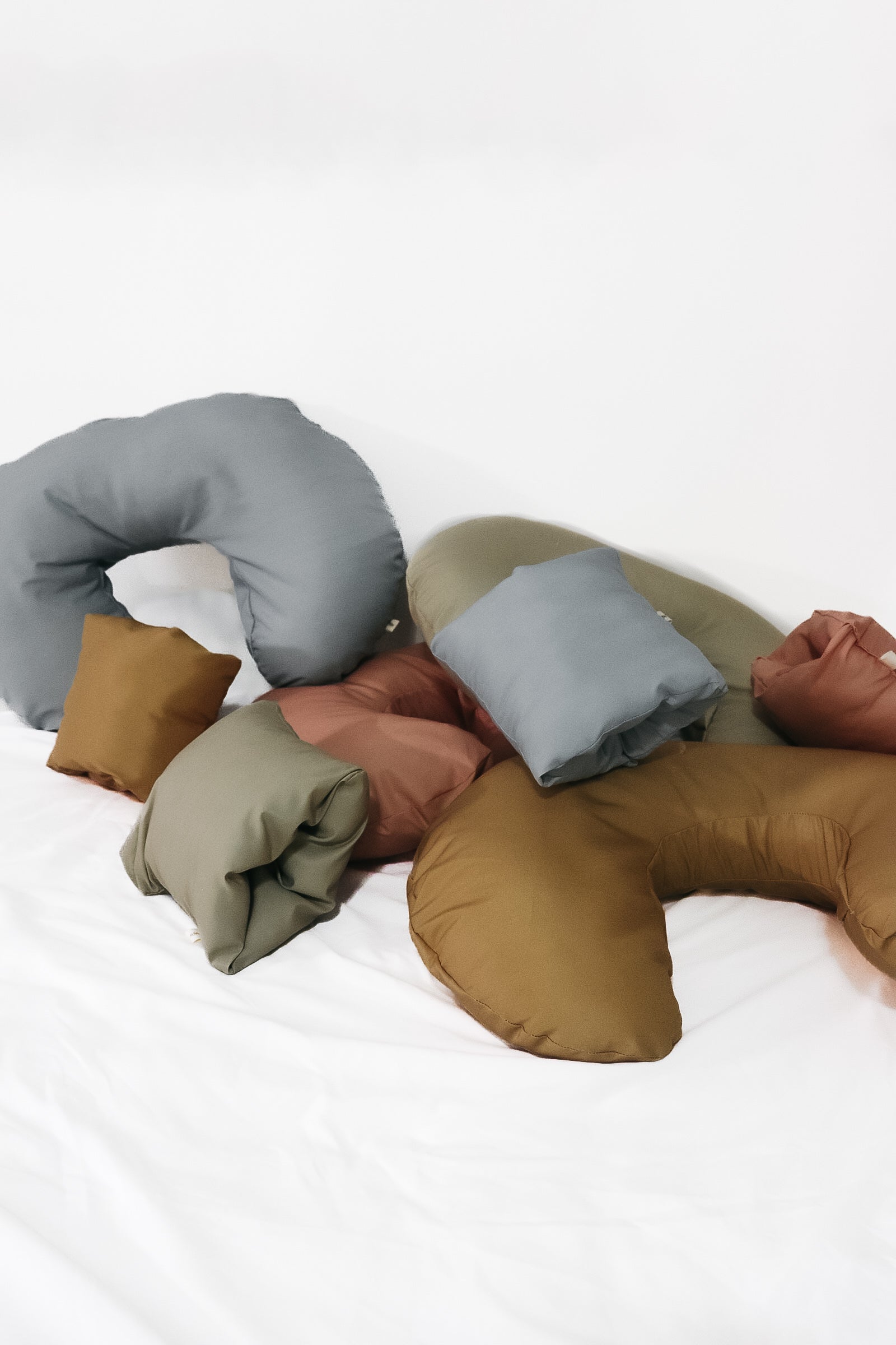 Meadow Wipeable Cradle Arm Pillow