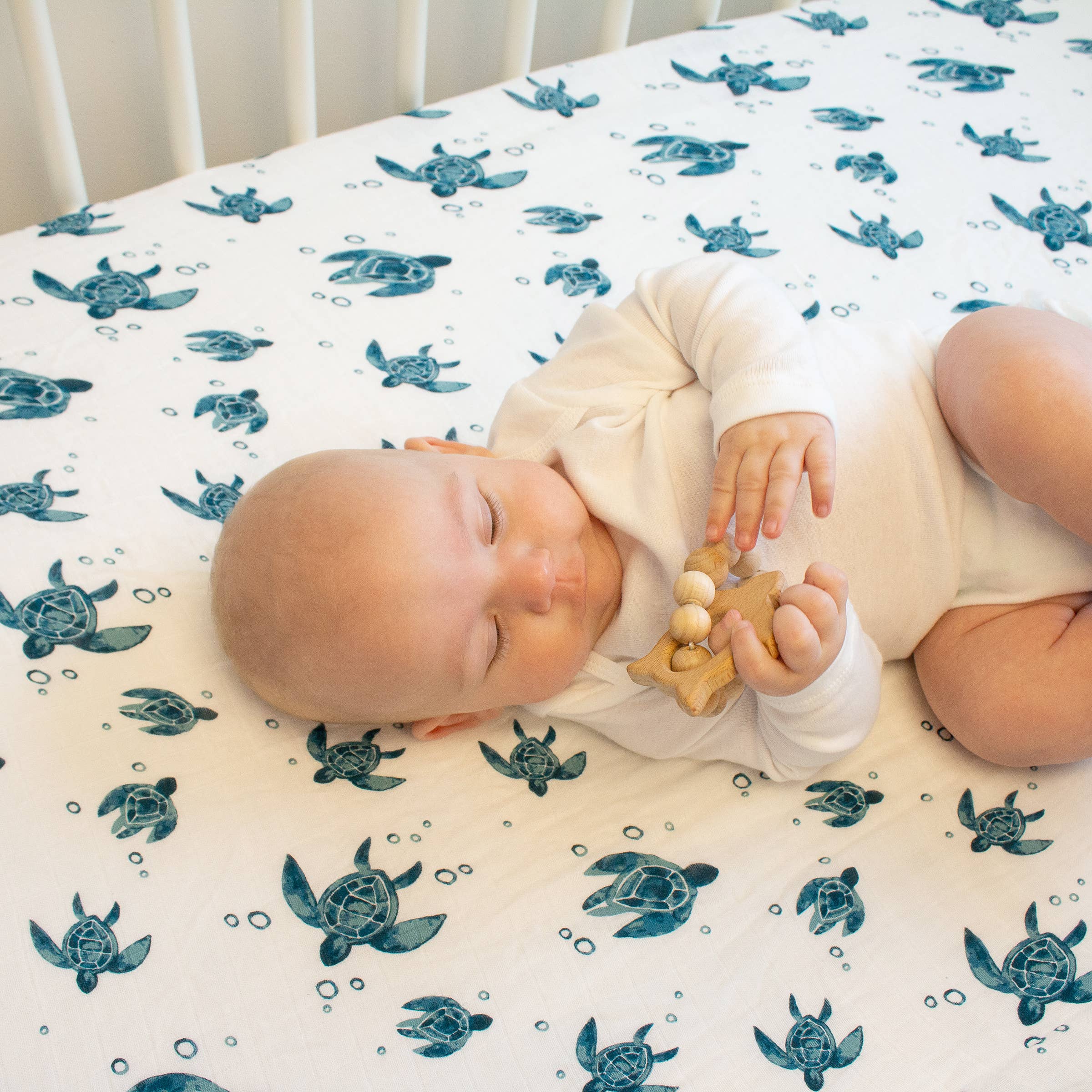 Sea Turtles Oh-So-Soft Muslin Crib Sheet
