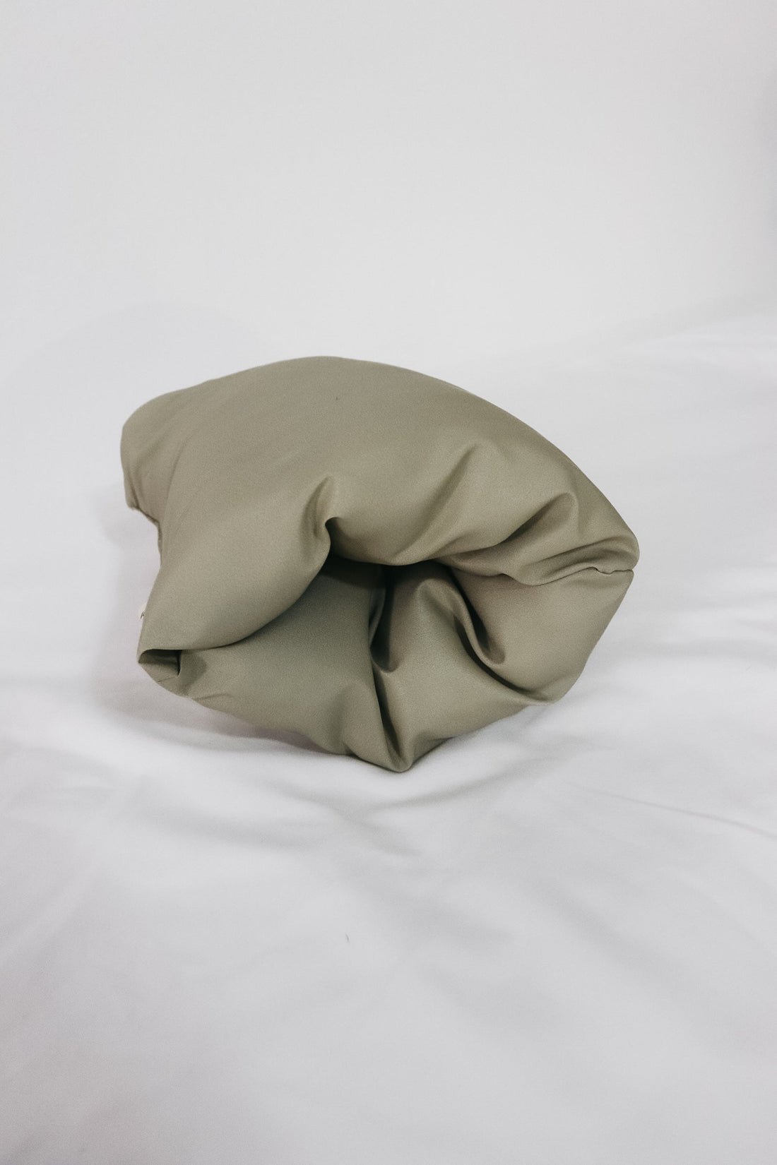 Meadow Wipeable Cradle Arm Pillow