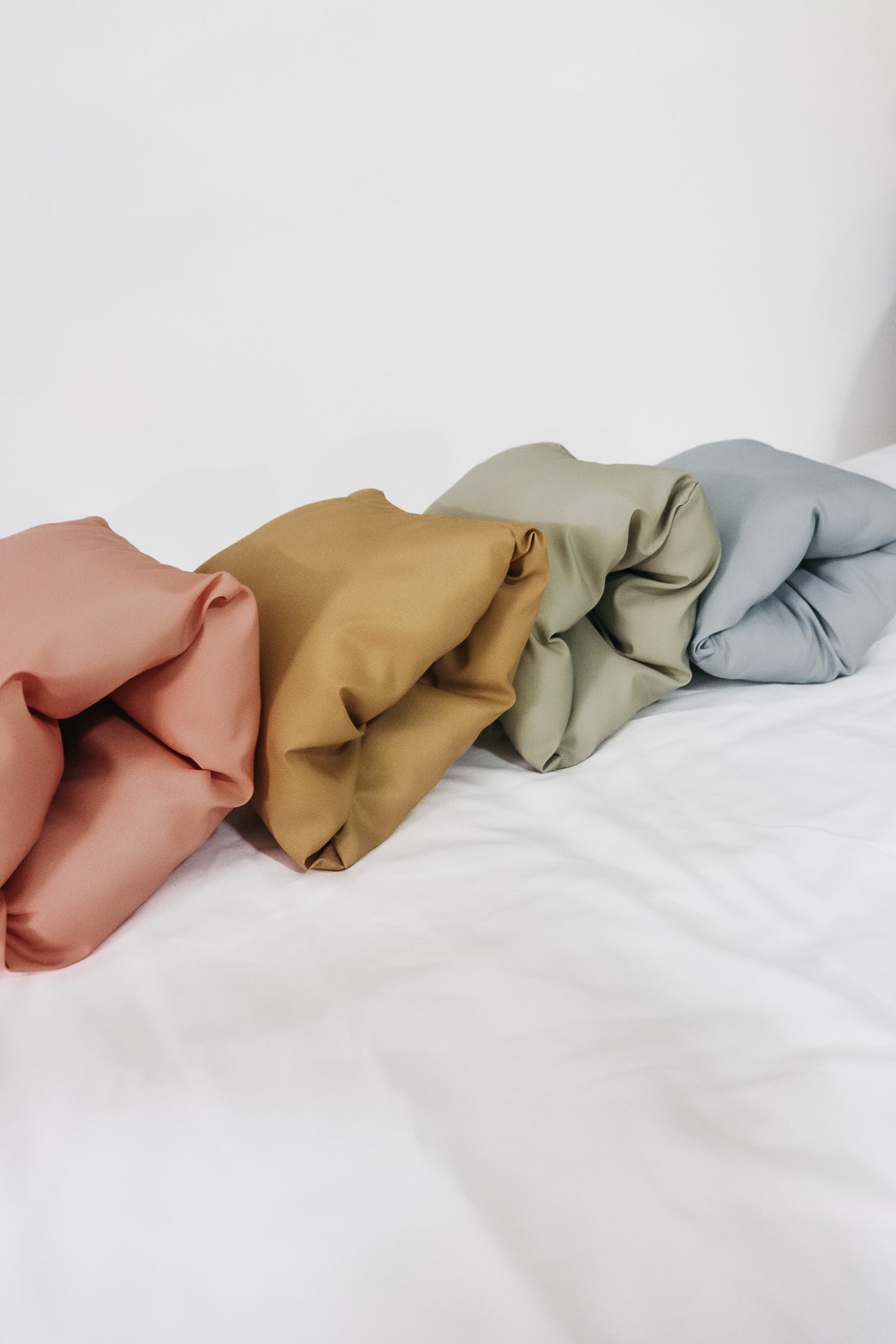 Ribbon Wipeable Cradle Arm Pillow